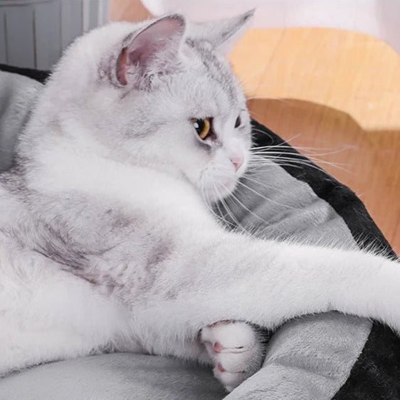 Plush Nest - Warm Cat Bed