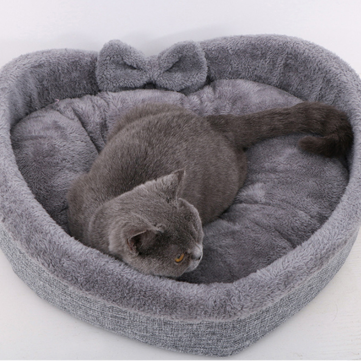 Heart Nest - Warm & Cozy Pet Bed for Valentines Day