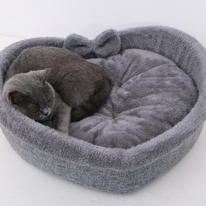Heart Nest - Warm & Cozy Pet Bed for Valentines Day