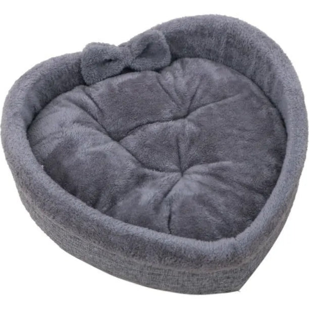 Heart Nest - Cozy Heart Cat Bed for Valentines Day